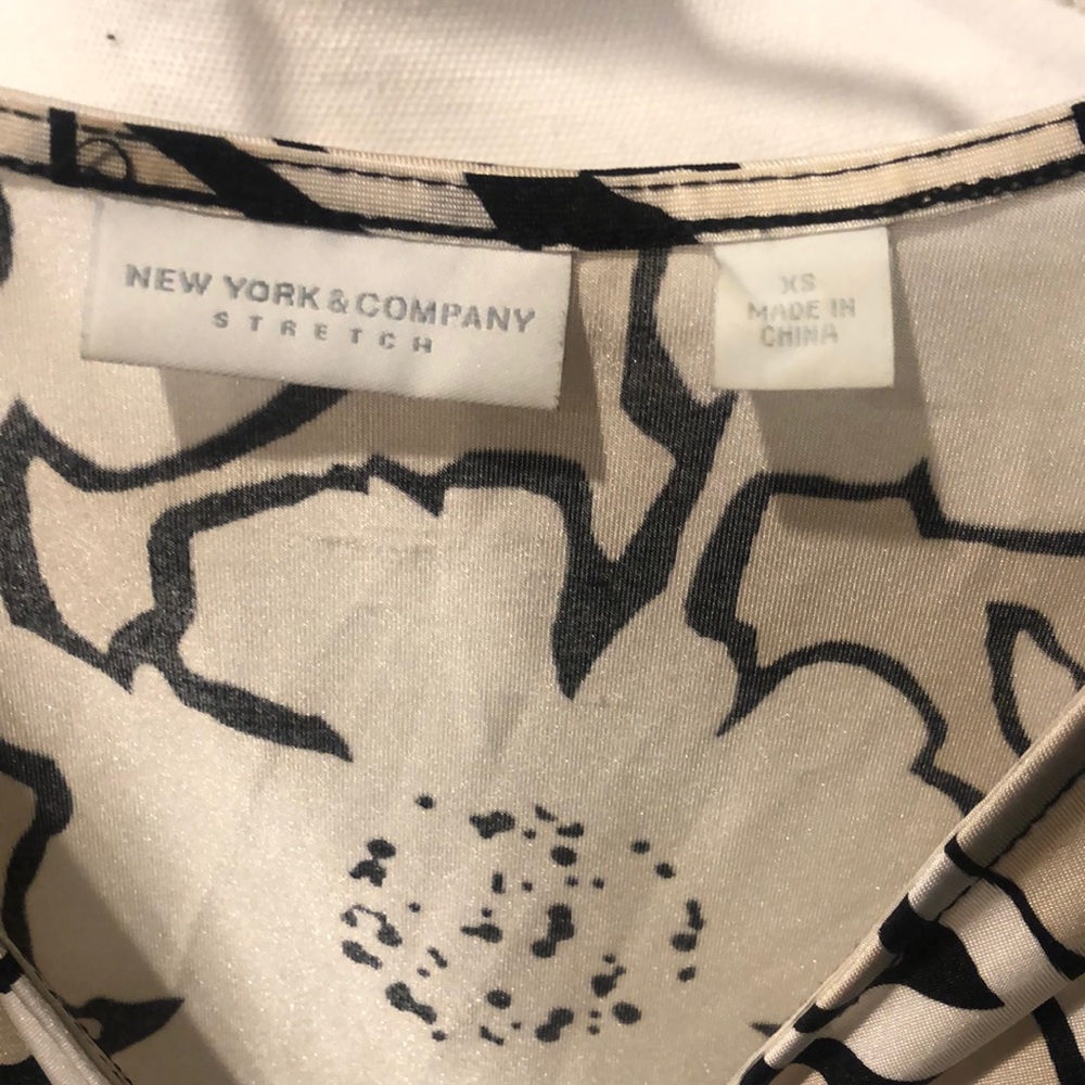 NY&Co stretch blouse tank size XS - Picture 3 of 4